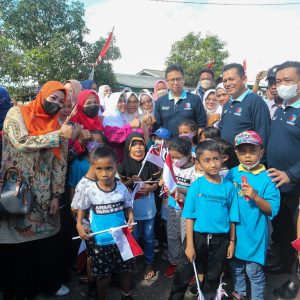 Menkes Budi dan Gubernur Ansar Tinjau Langsung Imunisasi Anak di Kampung Bulang