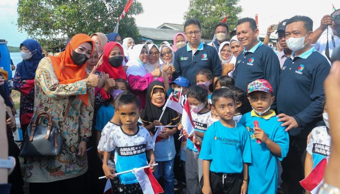 Menkes Budi dan Gubernur Ansar Tinjau Langsung Imunisasi Anak di Kampung Bulang