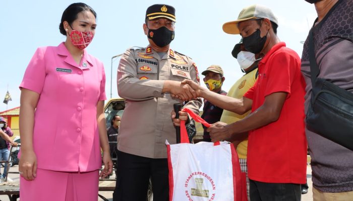 Kapolresta Tanjungpinang Distribusikan 150 Paket Sembako di Pelantar II