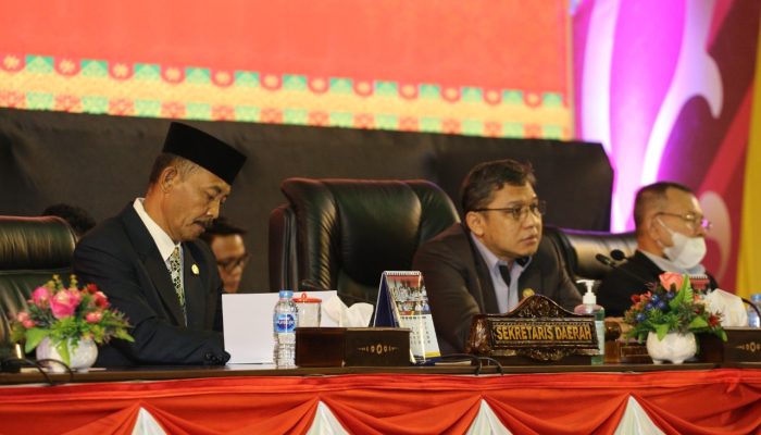 Sekda Adi Sampaikan Jawaban Terhadap Pandangan Fraksi Terhadap Ranperda Pengelolaan Keuangan Daerah 