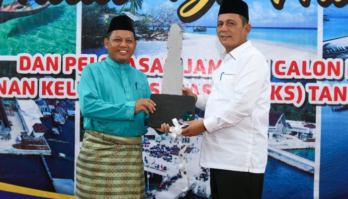 Gubernur Ansar Hadiri Halal Balal dan Pelepasan CJH HKS