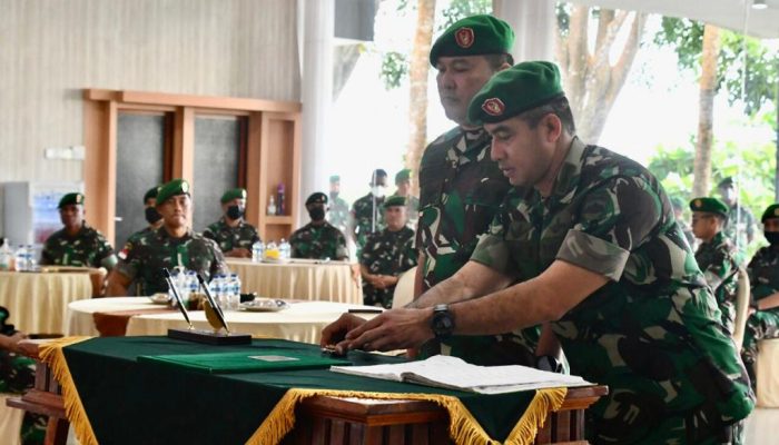 Brigjen TNI Jimmy Pimpin Sertijab Kasrem Dan Kasilog Kasrem 033/WP