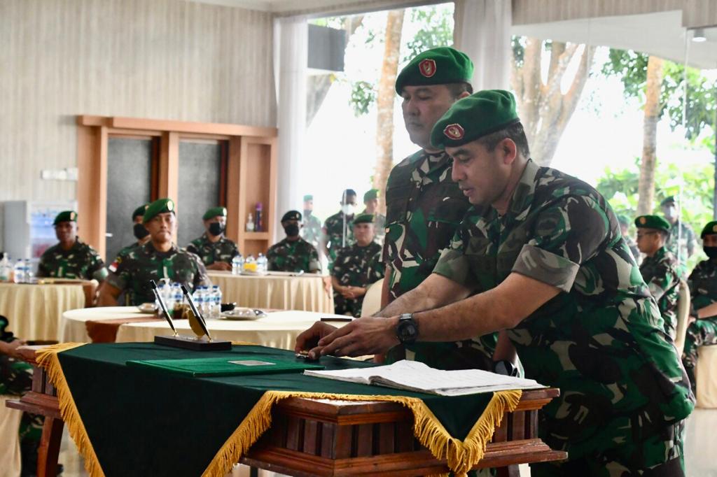 Brigjen TNI Jimmy Pimpin Sertijab Kasrem Dan Kasilog Kasrem 033/WP