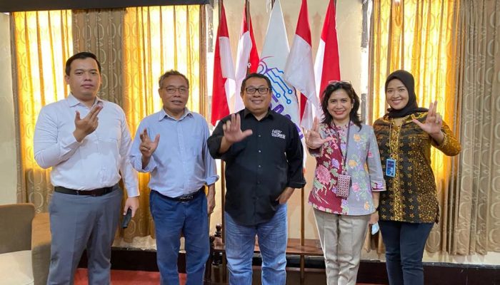 Kenalkan Produk Digital, Bank Mandiri Kunjungi SMSI Pusat