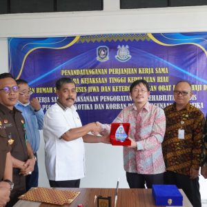 Kajati Kepri Teken MoU Dengan RS Engku Haji Daud Tanjung Uban