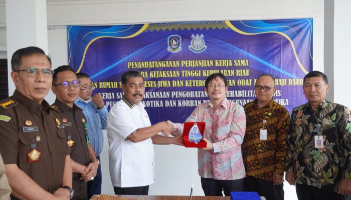 Kajati Kepri Teken MoU Dengan RS Engku Haji Daud Tanjung Uban