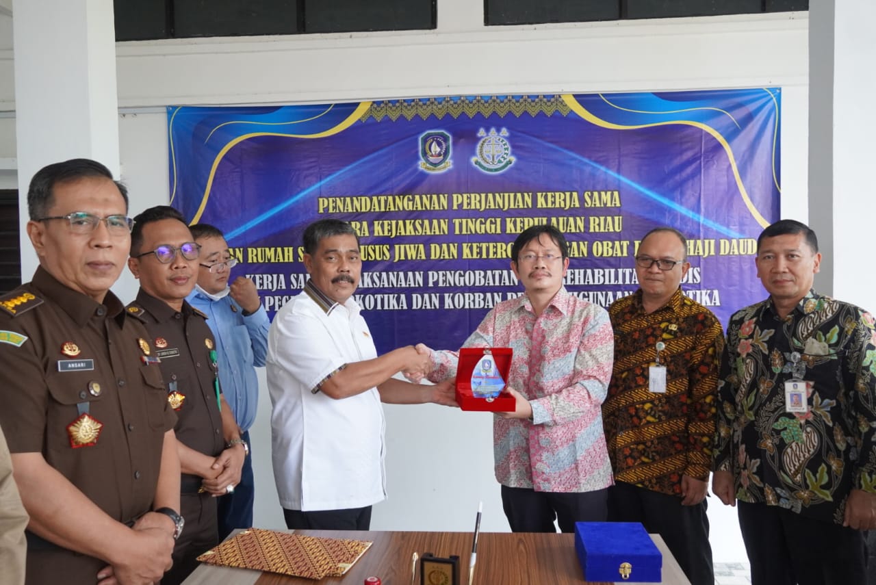 Kajati Kepri Teken MoU Dengan RS Engku Haji Daud Tanjung Uban