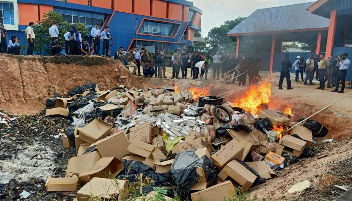 Bea Cukai Kepri Bersama Bea Cukai Karimun Musnahkan BMN Senilai Rp9,84 Miliar