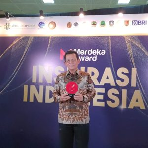 Gubernur Ansar Menerima Penghargaan “Merdeka Award” 2022