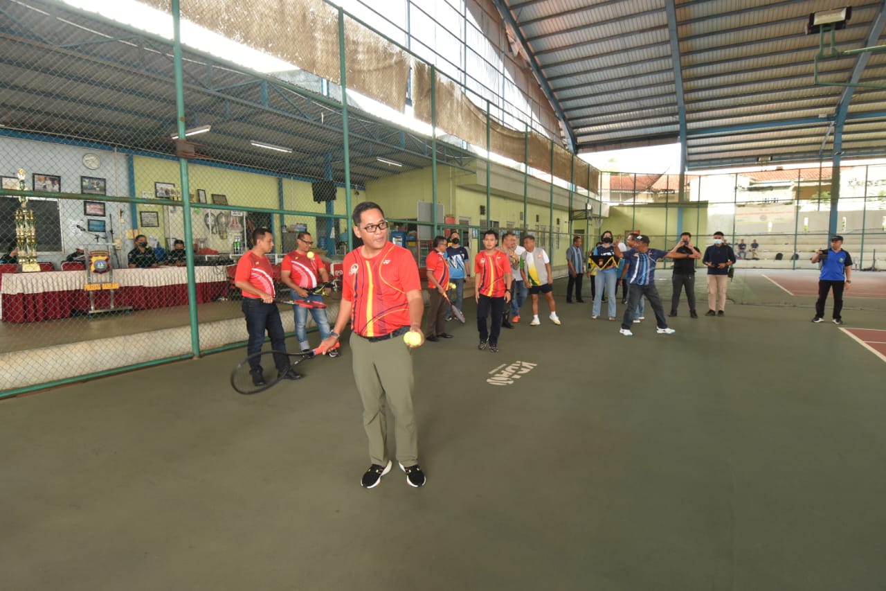 Kadispora Kepri Dan Irwasda Polda Kepri Buka Kejuaraan Tenis Kapolda Kepri Cup