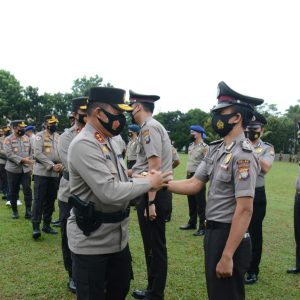 1 Juli 2022, 337 Personel Polda Kepri Dan Polres Jajaran Naik Pangkat 