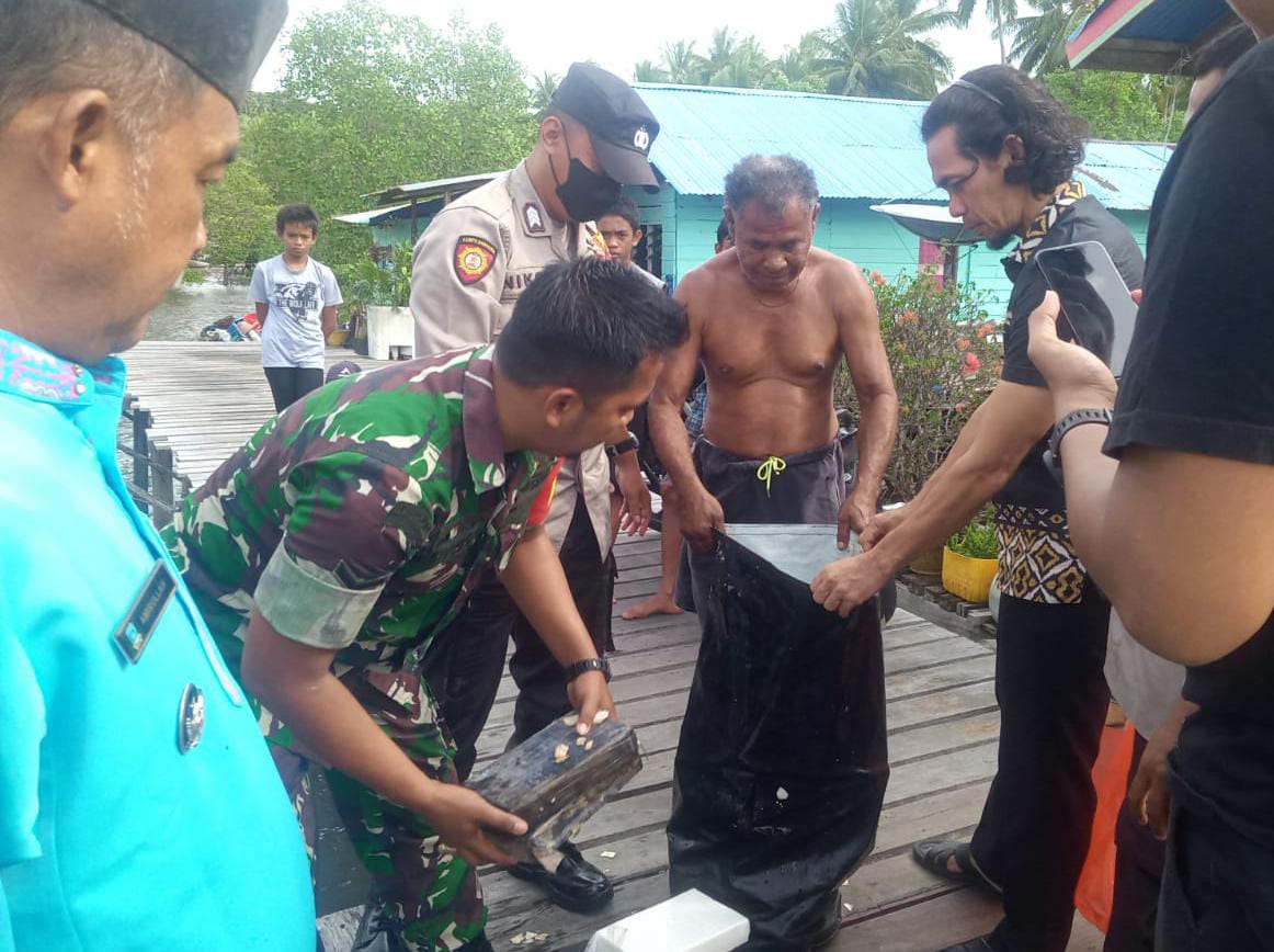 Warga Temukan 36 Paket diduga Narkoba Jenis Cocain Dan Benzodiazepin
