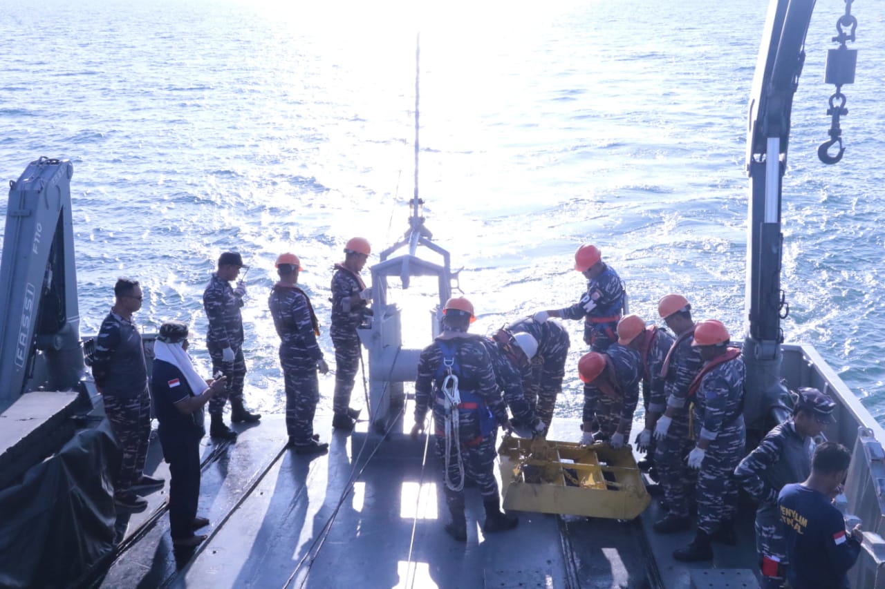 Latihan Peperangan, TNI AL Musnahkan Bahan Peledak Ranjau Laut Di Selat Riau
