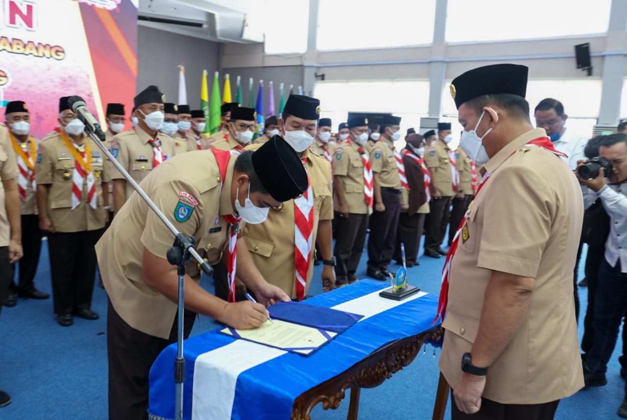Gubernur Ansar Lantik Ketua dan Pengurus Mabicab Dan Kwarcab Pramuka Bintan 2022-2027