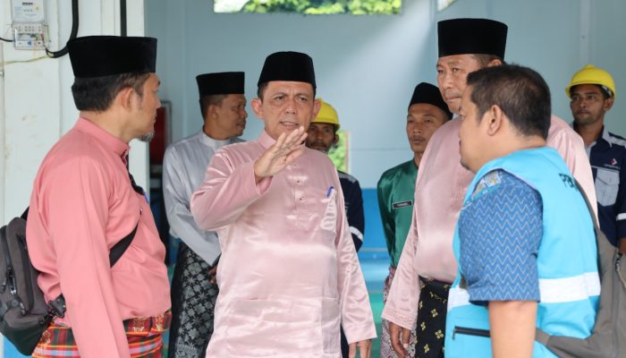 Hidupkan Sekring Listrik di Desa Bayat, Bukti Gubernur Ansar Untuk ‘Kepri Terang’