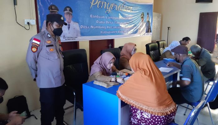 Bhabinkamtibmas Kawal Dan Awasi Penyaluran BLT Di Bintan