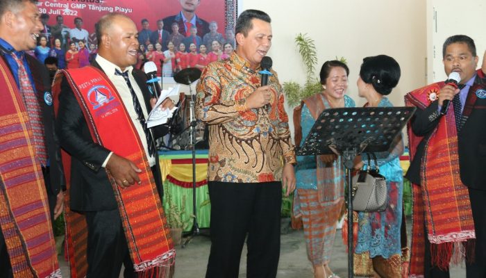 Gubernur Ansar Hadiri Ultah Ke-27 Pomparan Borsak Sirumoggur Boru Bere Ibere di Batam
