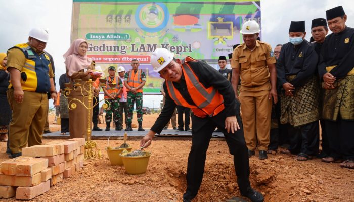 Gubernur Ansar Letakkan Batu Pertama Pembangunan Gedung LAM Kepri