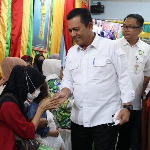 Temui Para Pedagang Anjung Cahaya, Gubernur Ansar Jelaskan Hal Ini
