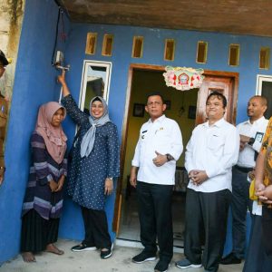Desa Tenggel dan Air Gelubi Dialiri Listrik, Elektrifikasi Kepri Capai 99,45 Persen