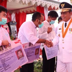 Gubernur Ansar Serahkan Remisi dan E-KTP Untuk Warga Binaan se Kepri
