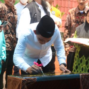 Gubernur Ansar Resmikan Masjid Al-Aqso Pantai Hidayah Sei Jodoh Batam
