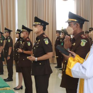 Gerry Yasid Lantik 6 Pejabat Eselon III di Lingkungan Kejati Kepri