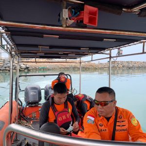 Nelayan Terjatuh Ke Laut Saat Mancing Ikan Gunakan Pompong