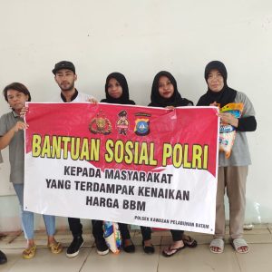 BBM Naik, Pekerja Lepas Harian Pelabuhan Harbourbay Terima Bansos