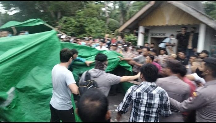 Warga Tolak Aksi Unjuk Rasa Pencari Suaka Dirikan Tenda Di Depan Kantor UNHCR