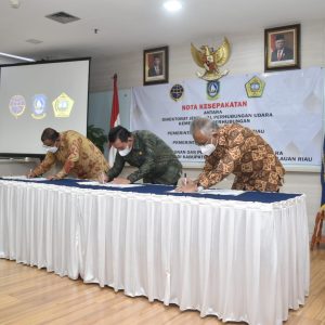 Gubernur Kepri, Bupati Karimun dan Dirjen Hubud Teken Nota Kesepakatan Pengembangan Bandara RHA Karimun