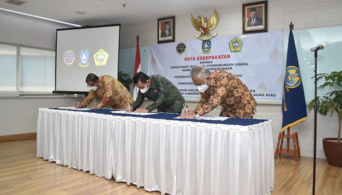 Gubernur Kepri, Bupati Karimun dan Dirjen Hubud Teken Nota Kesepakatan Pengembangan Bandara RHA Karimun