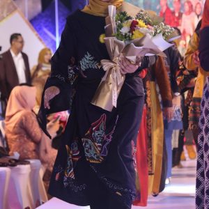 Dekranasda Kepri Promosi Wastra Kepri Melalui Pagelaran Busana