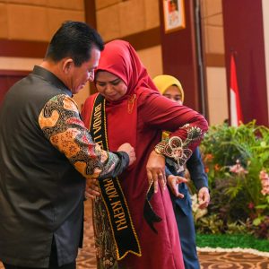 Gubernur Ansar Kukuhkan Hj. Dewi Kumalasari Sebagai Bunda Literasi Kepri