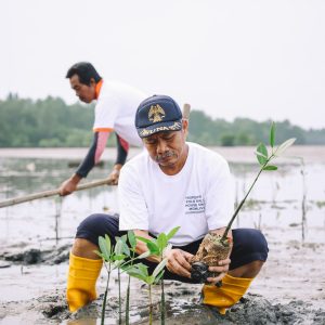 World Tourism Day, PT BRC Tanam Bakau dan Bersihkan Sungai