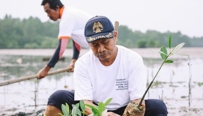 World Tourism Day, PT BRC Tanam Bakau dan Bersihkan Sungai