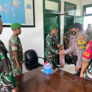 HUT TNI Ke-77, Polsek Siantan Berikan Kejutan Kepada Koramil 02 Tarempa