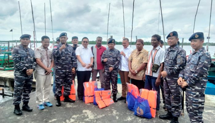 HUT TNI Ke-77, Koarmada I Gelar Bakti Sosial Di Perbatasan Natuna