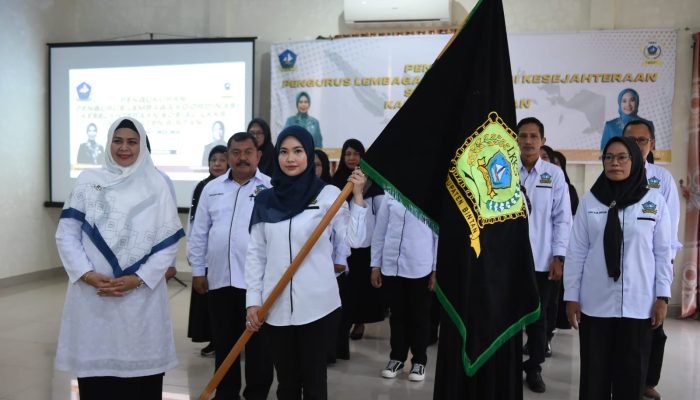 Dewi Ansar Kukuhkan Pengurus LKKS Bintan Masa Bakti 2022-2024