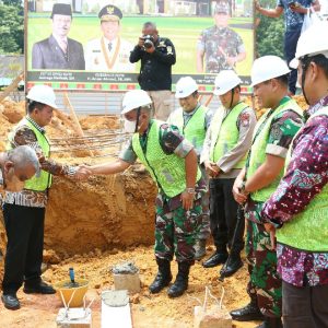 Gubernur Kepri Peletakan Batu Pertama Pembangunan Rumkitban TNI AD di Batam