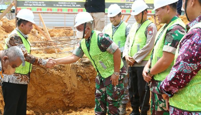 Gubernur Kepri Peletakan Batu Pertama Pembangunan Rumkitban TNI AD di Batam