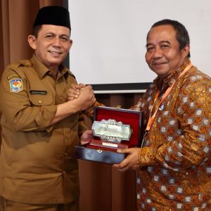 Gubernur Ansar Beraudiensi dengan Pimpinan PT PLN Bright Batam