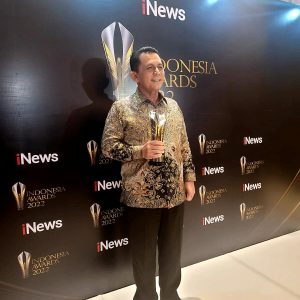 Gubernur Ansar Terima Anugerah Indonesia Award Inews 2022 Katagori Transformation Digital