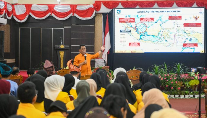 Gubernur Ansar Berikan Kuliah Umum Bagi Mahasiswa Di Universitas Karimun