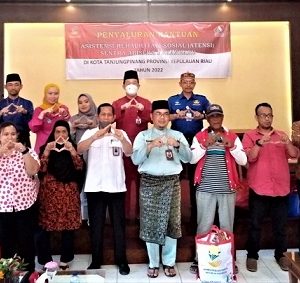 Dinsos Tanjungpinang Salurkan Bantuan Untuk Lansia Dari Sentra Abiseka Pekanbaru