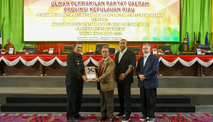 Gubernur Ansar Sampaikan Nota Keuangan Dan Ranperda APBD Kepri TA  2023