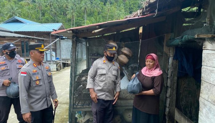 Masyarakat Pesisir Timur Terima Bansos Kapolres Kepulauan Anambas