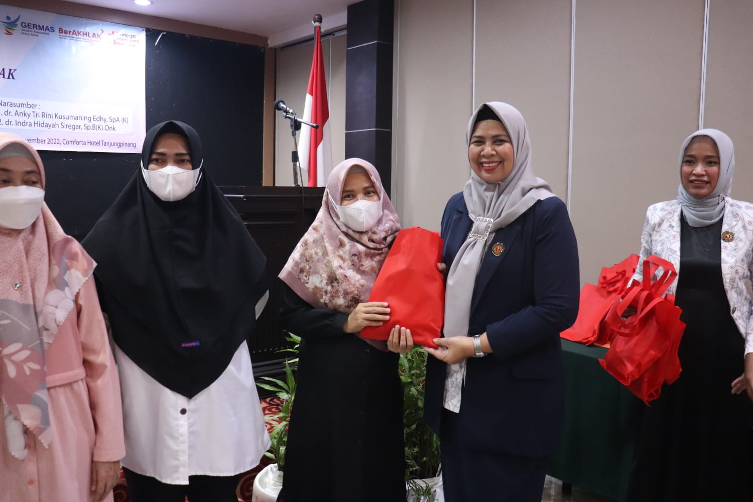 Cegah Kanker Bersama, Dewi Ansar Ajak Masyarakat Kepri Menjalani Pola Hidup Sehat