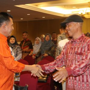 Warga Kijang Perantauan di Batam Antausias Sambut Gubernur Ansar
