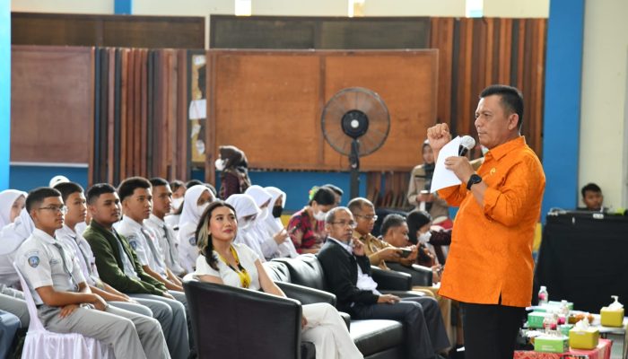 Gubernur Ansar Buka Acara Pencegahan Radikalisme dan Terorisme di Kalangan Pelajar SMA/SMK Batam